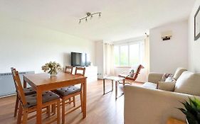 Lovely 2 Bedroom Flat With Free Parking, Great Transport Links To Central London, The Excel Centre, Canary Wharf And The O2!